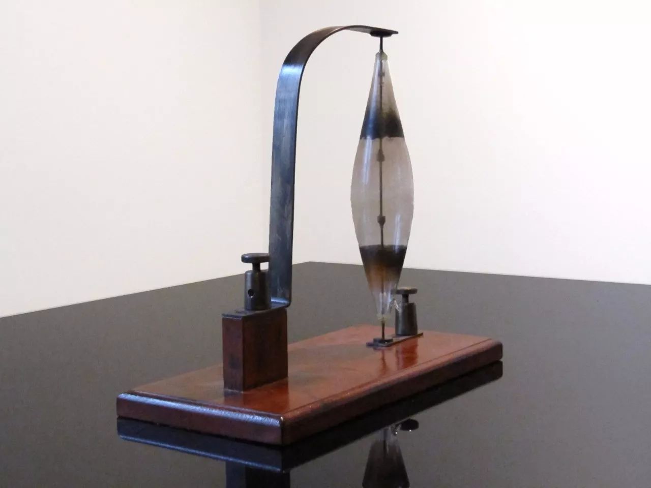 爱迪生发明电灯是几世纪,爱迪生真的发明电灯了吗