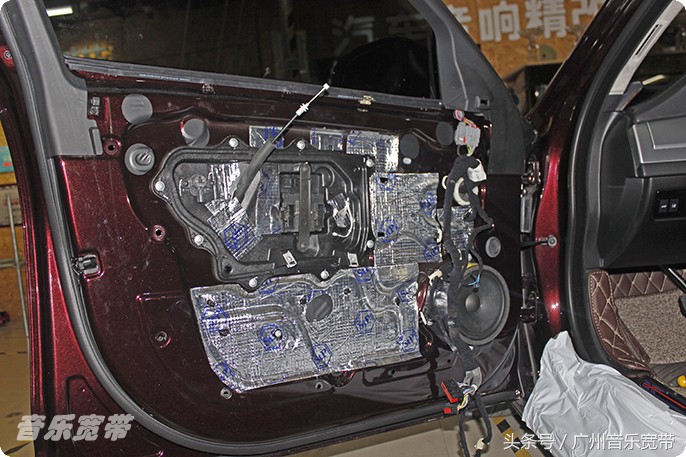 捷豹xj门板异响,捷豹xj门板喇叭发出滴滴声音