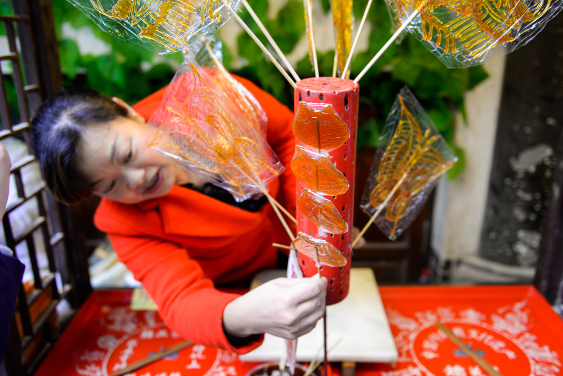 传统的糖画手艺小朋友们超喜欢,又好看又好吃的糖画