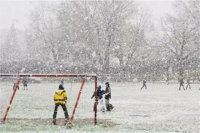 足球富有激情,足球既有激情也有温度