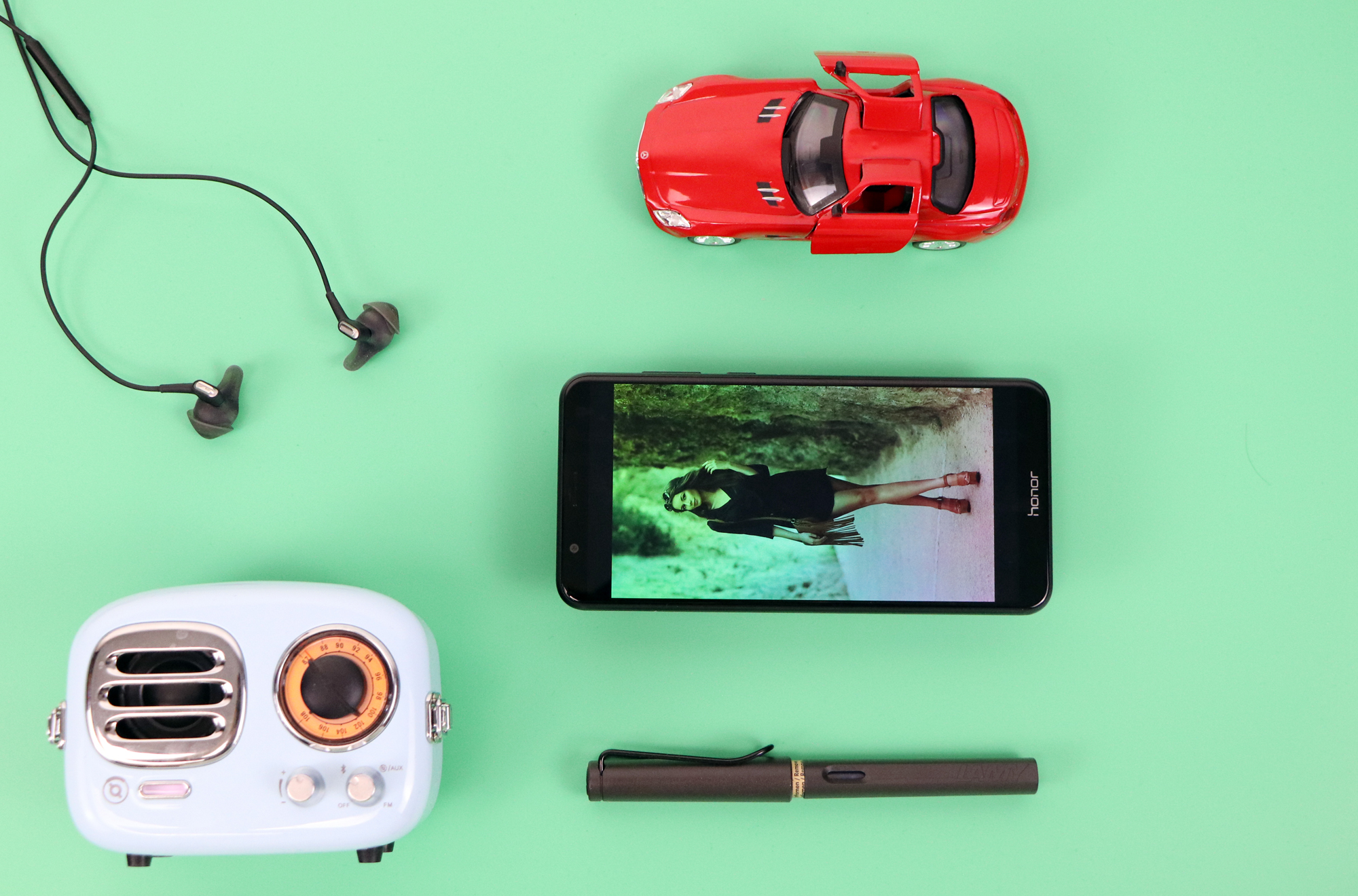 性能强悍千元机,荣耀7x对比畅玩7x