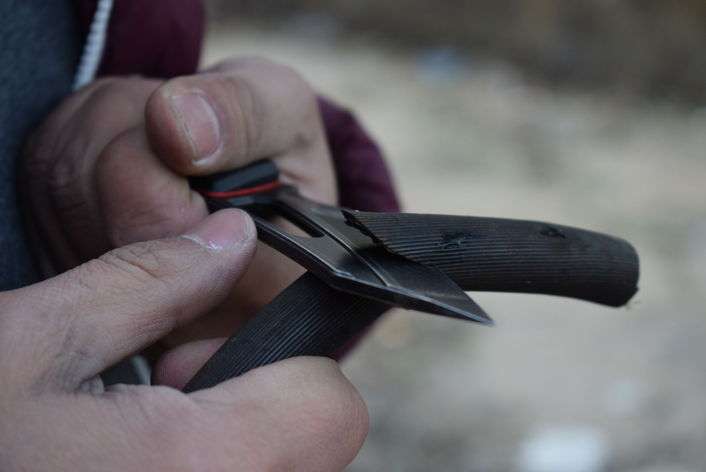 设计怪异的歪把子直刀好用吗？MAXACE军团系列直刀横向评测