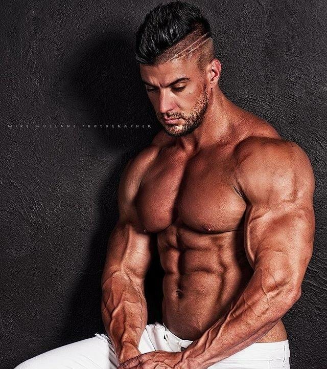 胸肌训练促进胸肌增长,专注上胸肌训练让胸肌更宽阔饱满