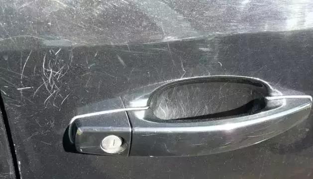 爱车有轻微划痕怎么处理,爱车有轻微的擦痕怎么办