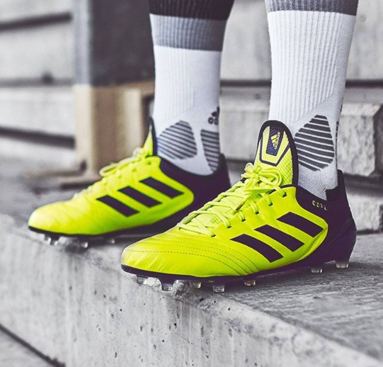 如何选择一款适合自己的足球鞋,哪款足球鞋好