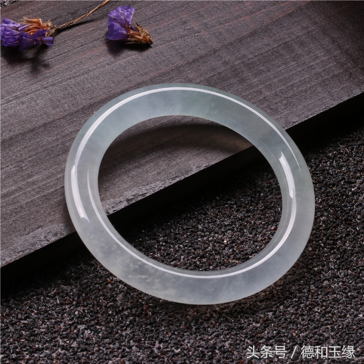 玻璃做的翡翠能戴吗,龙石种翡翠和玻璃种翡翠的区别