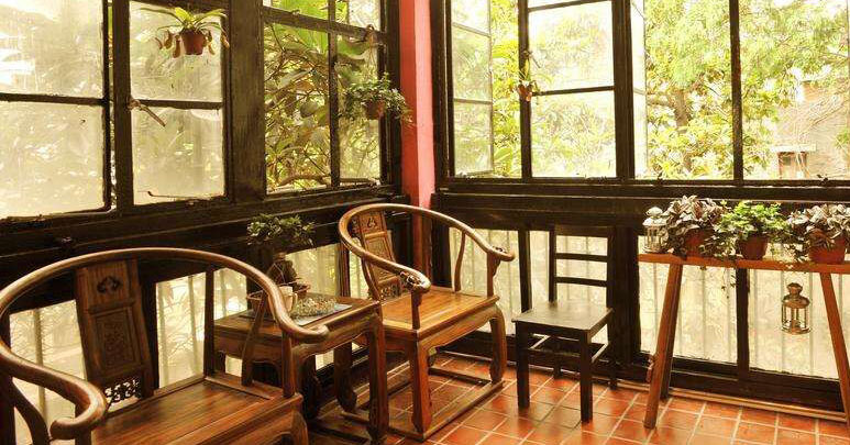 带女友第一次回农村老家见家长,偷偷第一次带女友回家见父母