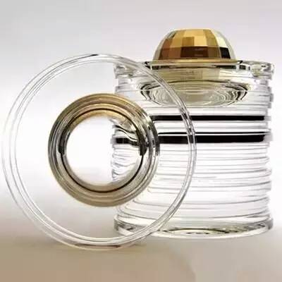 我老公从来不敢碰我的化妆品,不能碰老婆的化妆品