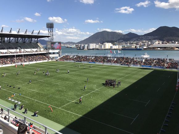 特色球场之西甲免费观赛“球区房”？墨西哥“火山口”上足球场