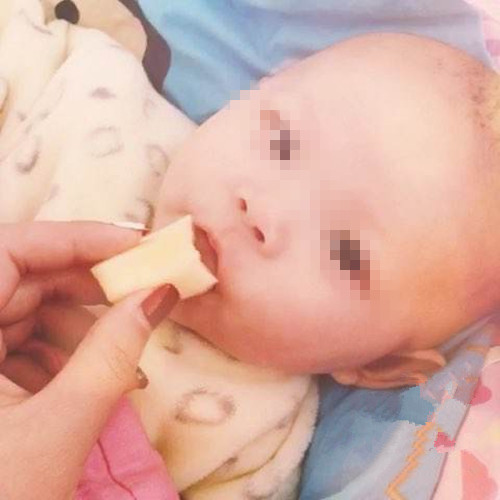 嫂子有乙肝，却不听劝阻坚持喂侄子吃东西，弟媳不让还说弟媳小气