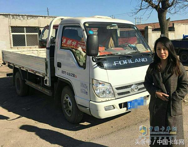 女司机高速爱跟卡车并行,女司机都喜欢卡罗拉