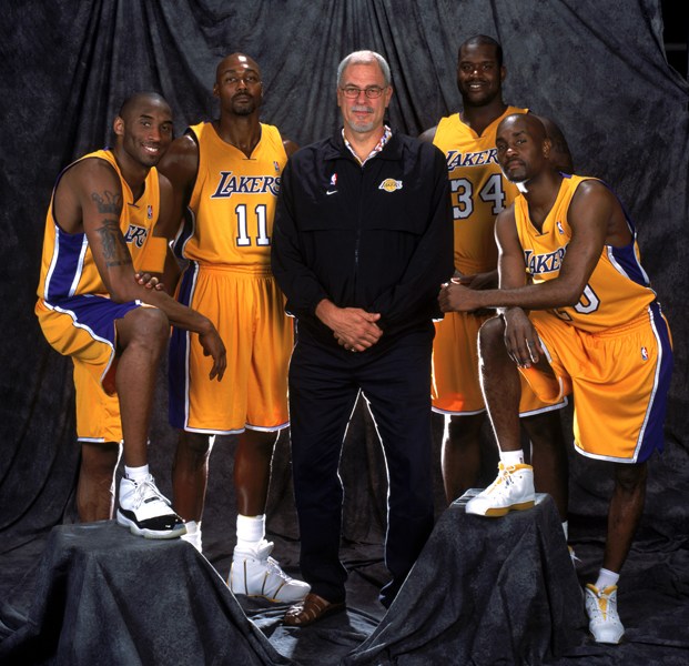 那些年科比单挑詹姆斯,回顾那些年科比的黑肘