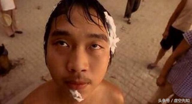 周星驰电影里的高超演技经典镜头,周星驰电影的小人物让人记忆深刻