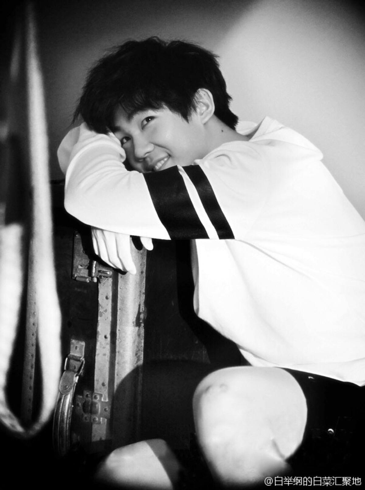 杨幂颁奖典礼落泪,杨幂颁奖落泪