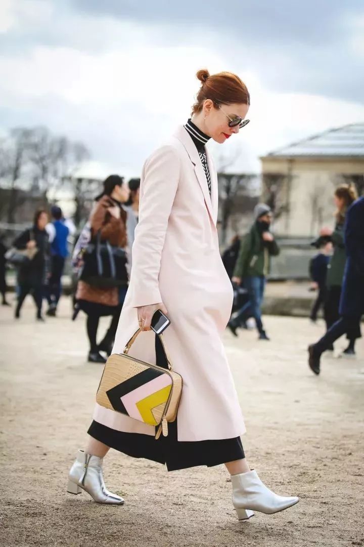 同一套衣服穿起来效果是怎么样的,毛衣搭配轻奢时尚怎么穿都好看