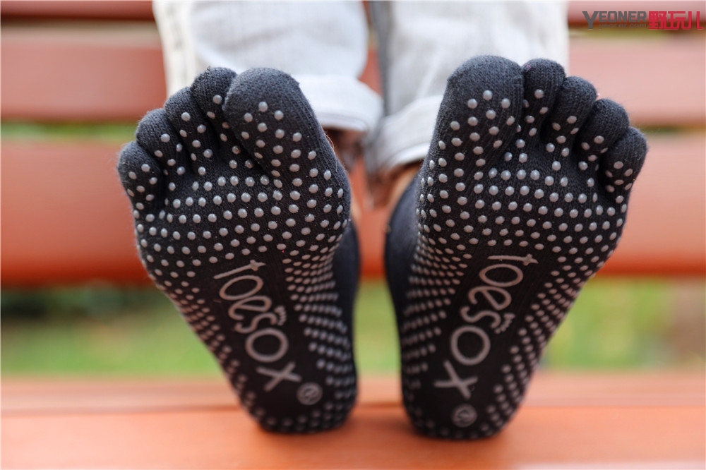 toesox系列防滑男士瑜伽袜大码袜,胶底运动防滑袜测评
