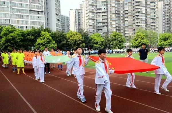 趣闻|疯狂足球城开踢!奔跑吧,小猎豹!