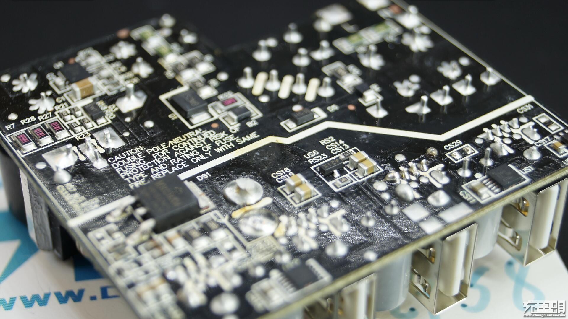 小米gan充电器65w拆解,小米65w双口充电器拆解