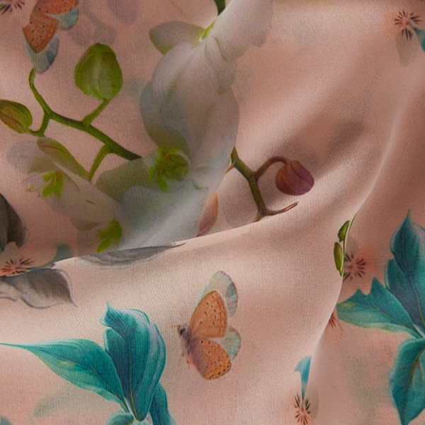 影响服装廓形的重要部位,影响服装颜色的因素