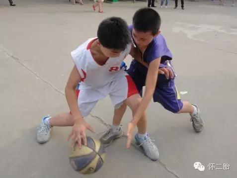 小孩踢足球体能跟不上是什么原因,8岁踢足球会导致长不高吗