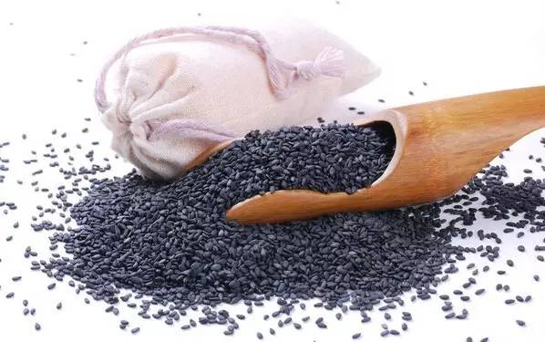 宝宝头发又稀又黄怎么办,吃什么食物可以帮助头发由白转黑