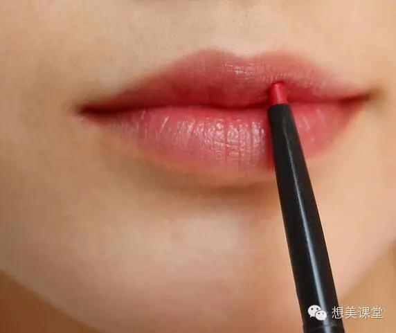 不用整形也可以轻松拥有M字唇啦！