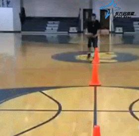 障碍物练习篮球过人,障碍物运球上篮训练