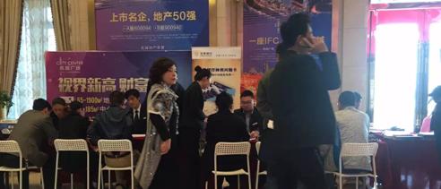 售楼部被砸后续报道,深圳一楼盘售楼处被挤爆