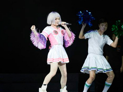 她只有154大饼脸、短粗腿，但她超会穿，比你漂亮10倍！