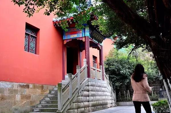 婊℃弧鐨勯兘鏄瘹鎰忓拰绂忓埄,90%鐨勬湰鍦颁汉閮戒笉鐭ラ亾鐨勯噸搴嗗喎鐭ヨ瘑