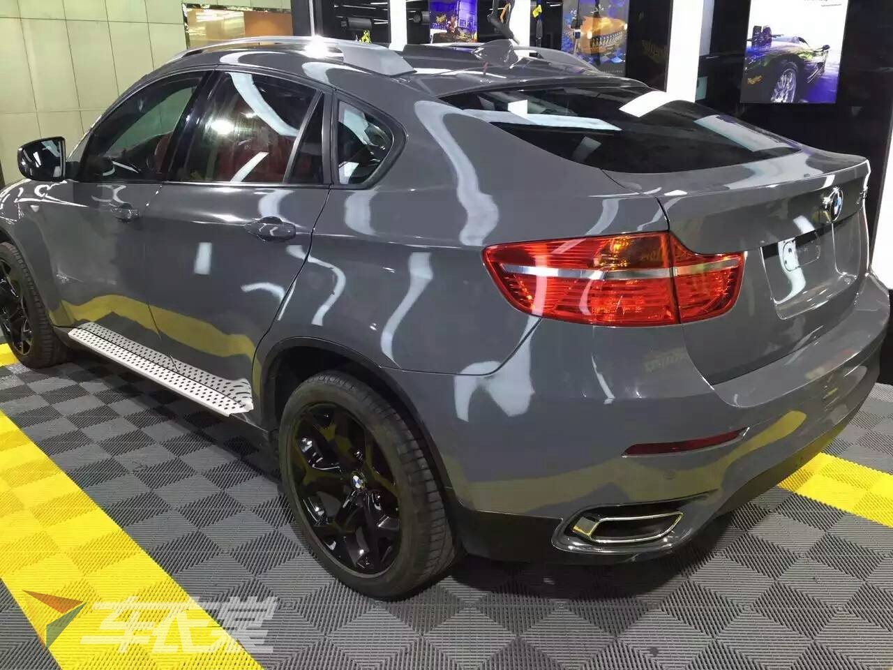 水泥灰宝马x6,宝马x6贴膜改色运动拉花