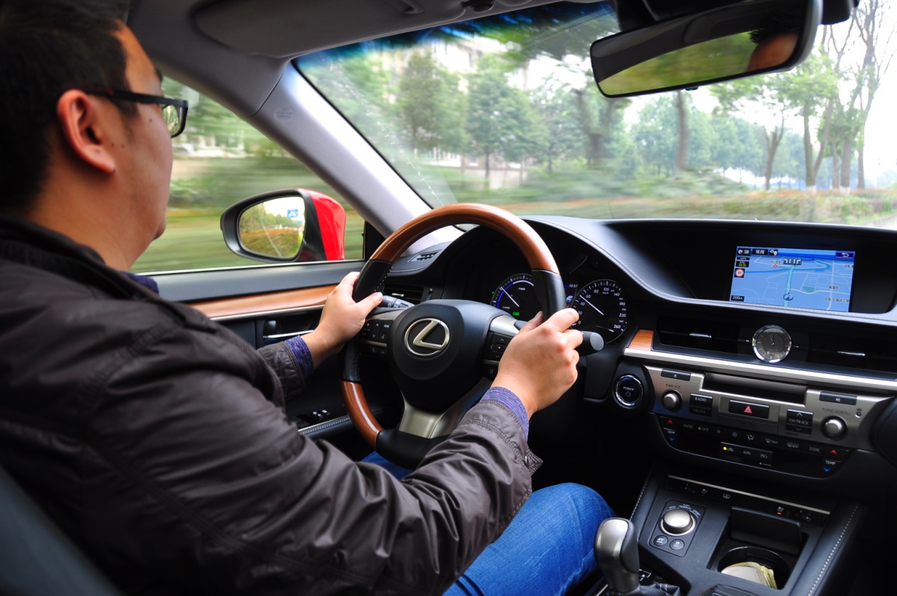 别以为雷克萨斯ES300h就只是省油