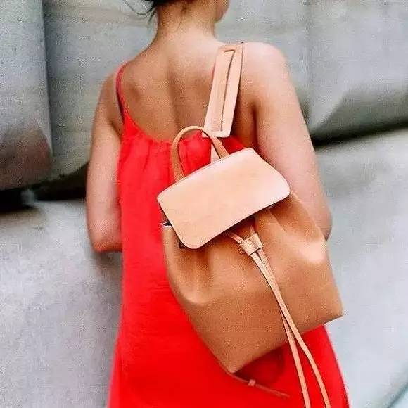 双肩包时髦背法,双肩包省钱