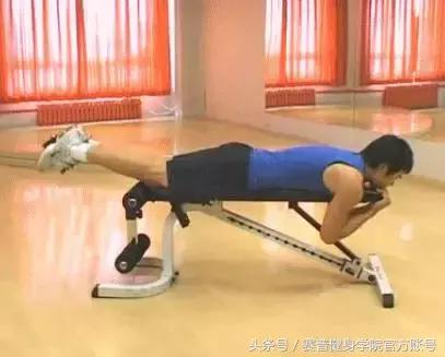 哑铃全身减脂动作,哑铃一个动作锻炼全身