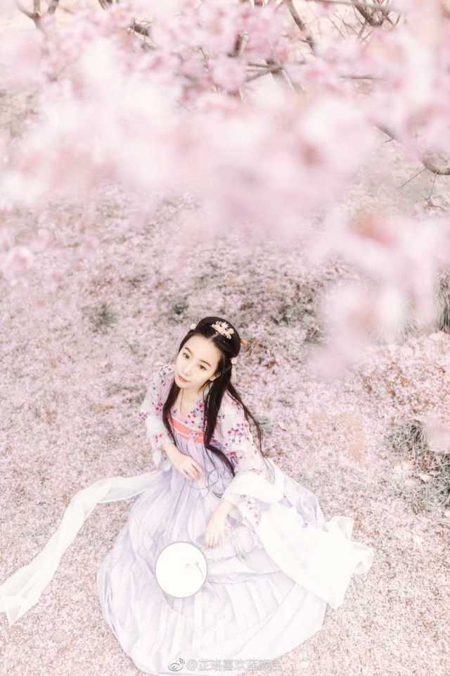 国外穿汉服上街,在日本穿汉服上街看路人反应