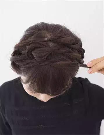 花环头饰简单编发教程长发,可人优雅花环编发教程图解