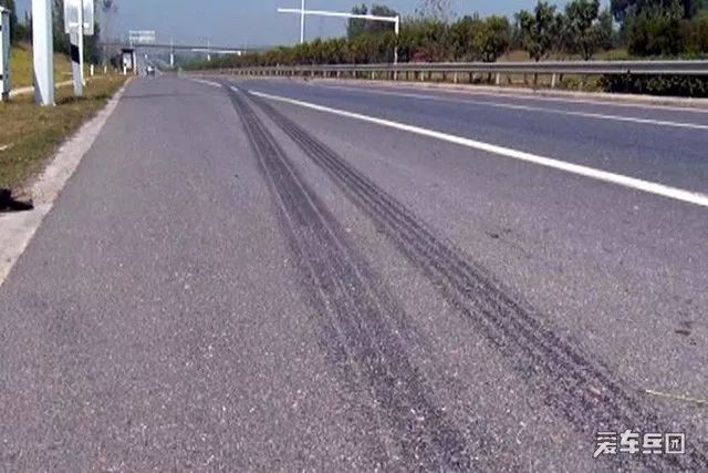 发生追尾怎么办,车祸防追尾注意事项及要点