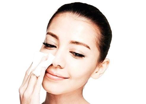 20岁脸上反复长痘是什么原因,为什么25岁以后开始频繁长痘