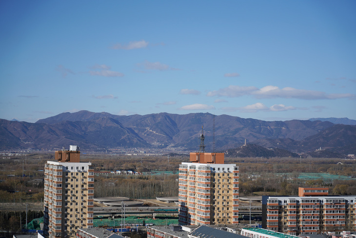 索尼fe24-105mmf4配哪款相机,小巧索尼微单像素高