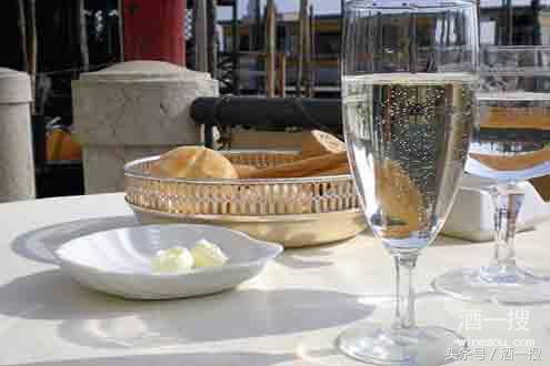 什么是起泡酒和香槟酒有啥区别,什么是起泡酒啊