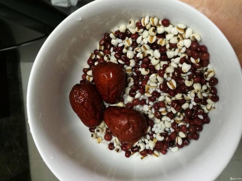 湿气重红豆汤,薏仁红豆排湿汤