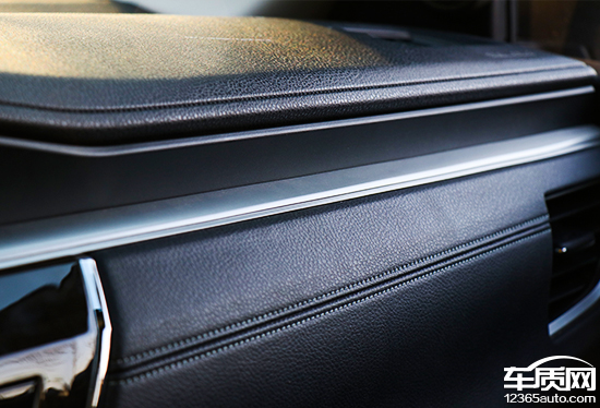 卡罗拉双擎旗舰版空间坐人实测,沉浸式体验卡罗拉双擎2017款