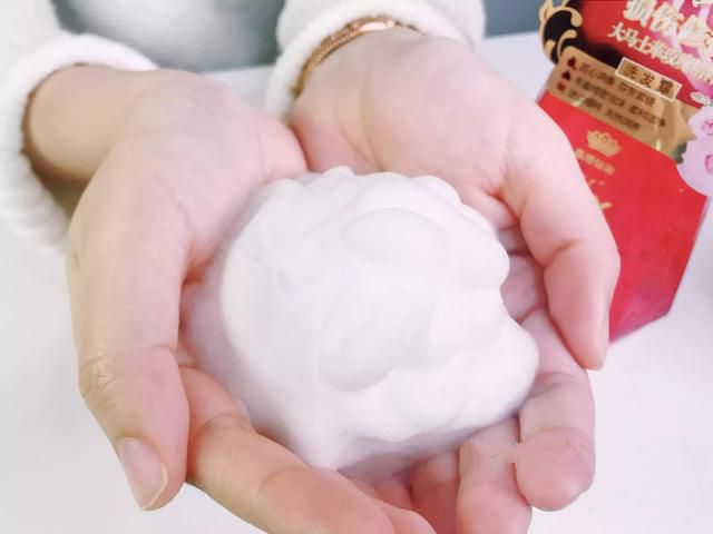 买过很多大牌香水，最后败给了这瓶百元不到人见人爱的小可爱