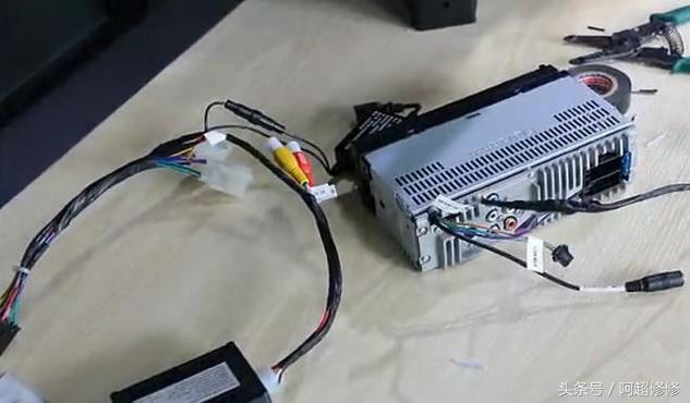 汽车怎么自己装ipad,旧的ipad如何改车载