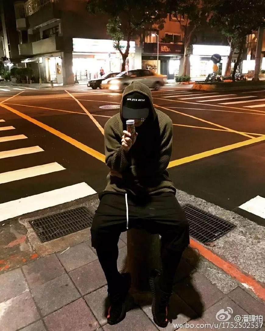 半个娱乐圈都爱的SMFK时尚战袍，和易烊千玺、潘玮柏穿情侣装啦！