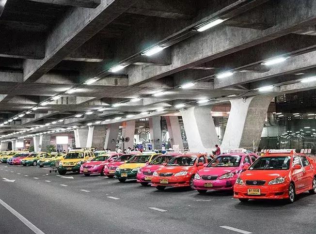 国外奔驰出租车和国内一样吗,哪个国家出租车都是奔驰宝马