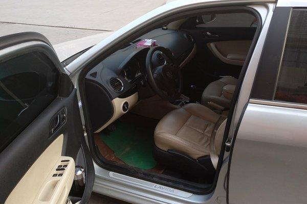 大众朗逸2011款1.6l自动品雅版黑色,2011款大众朗逸1.6手动品悠版