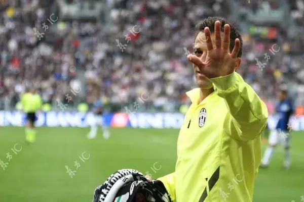 20岁一球成名的斑马王子，一生却受尽磨难