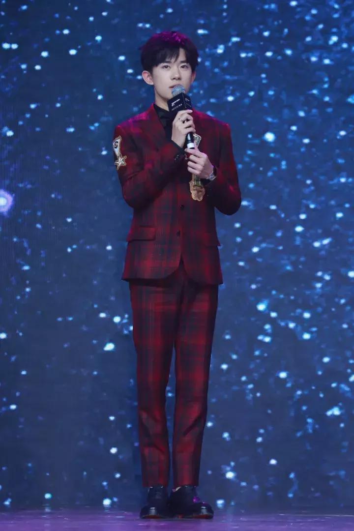 星光大赏杨幂刘亦菲唐嫣,杨幂刘亦菲同框图片