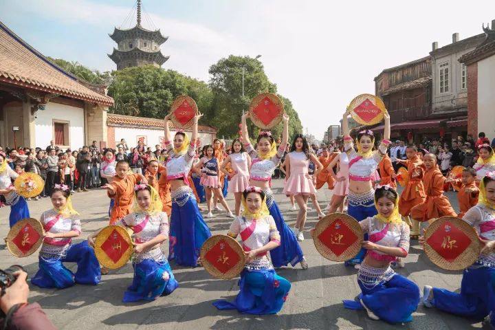 登封嵩山少林寺女生表演,少林武术美少女